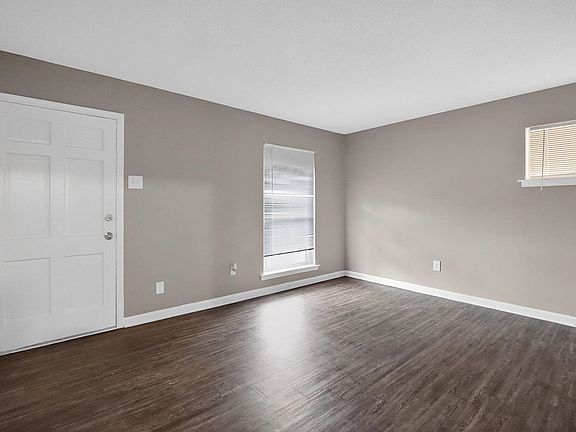 5th image of 3151 Range Line Rd