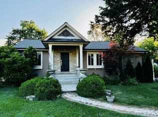 8S030 S Vine St, Burr Ridge, IL 60527