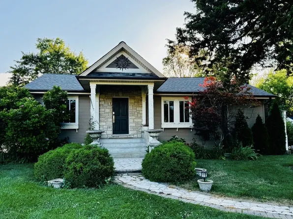 8S030 S Vine St, Burr Ridge, IL 60527