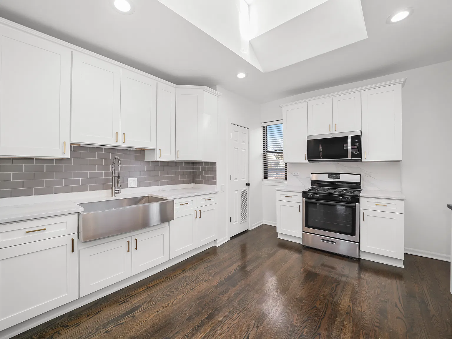 2 bed, 1360 sqft, $2,950 — Photo 2