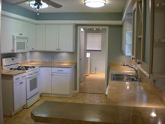 4th image of 204 Sarah Victoria Dr