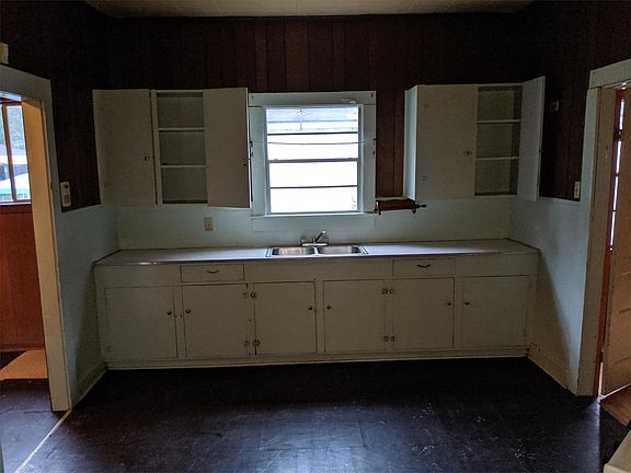 3rd image of 3816 Elm Dr