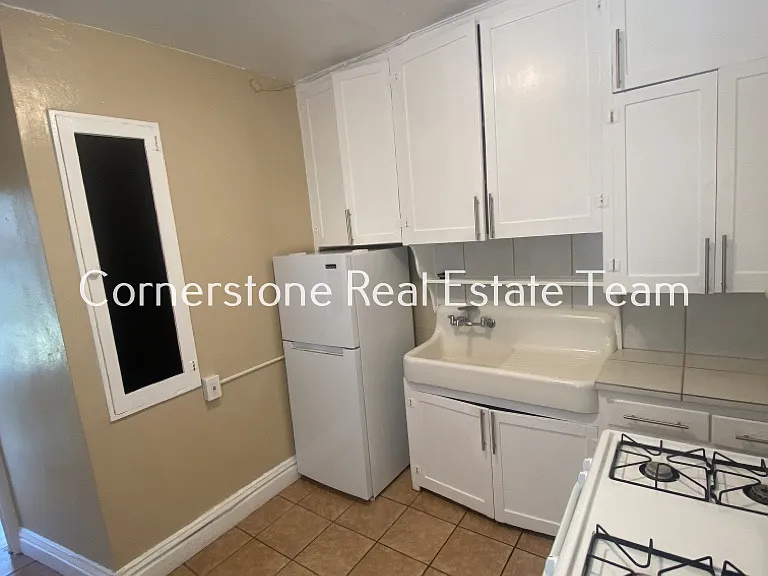 208 E Uintah St #204 — Photo 7