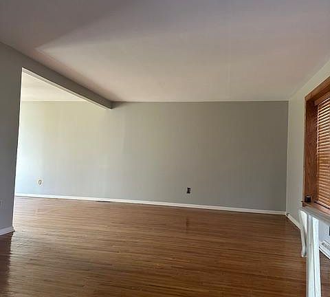 4th image of 817 Rennard Cir