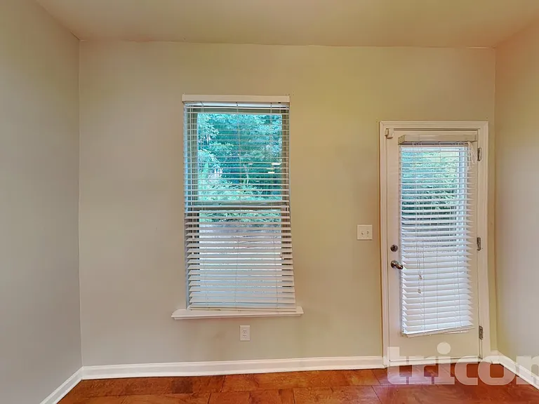 216 Stillwood Dr — Photo 4