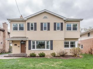 470 W 3rd St, Elmhurst, IL 60126