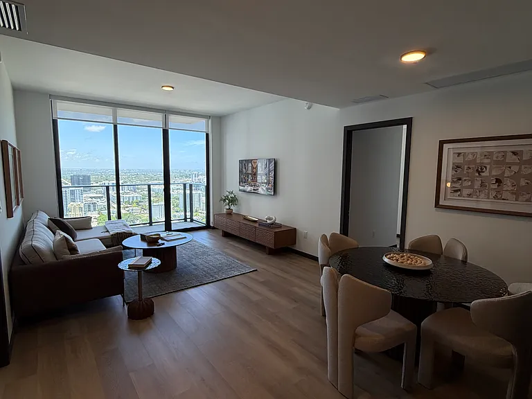 515 SW 3rd Ave #B — Photo 4