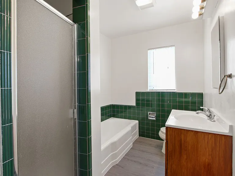 1201 Washington Ave - architectural building North of Wilshire in Santa Monica! — Photo 17