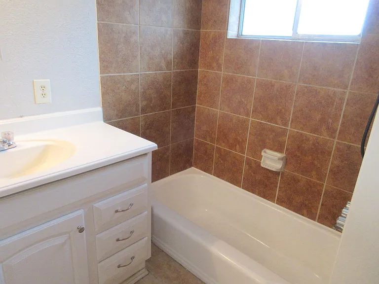 1230 Shadowdale Dr #6 — Photo 12