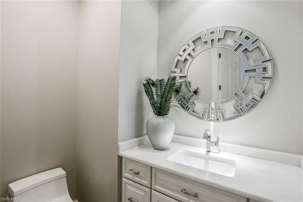 3 bed, 2.5 bath, 2439 sqft, $10,000 — Photo 3