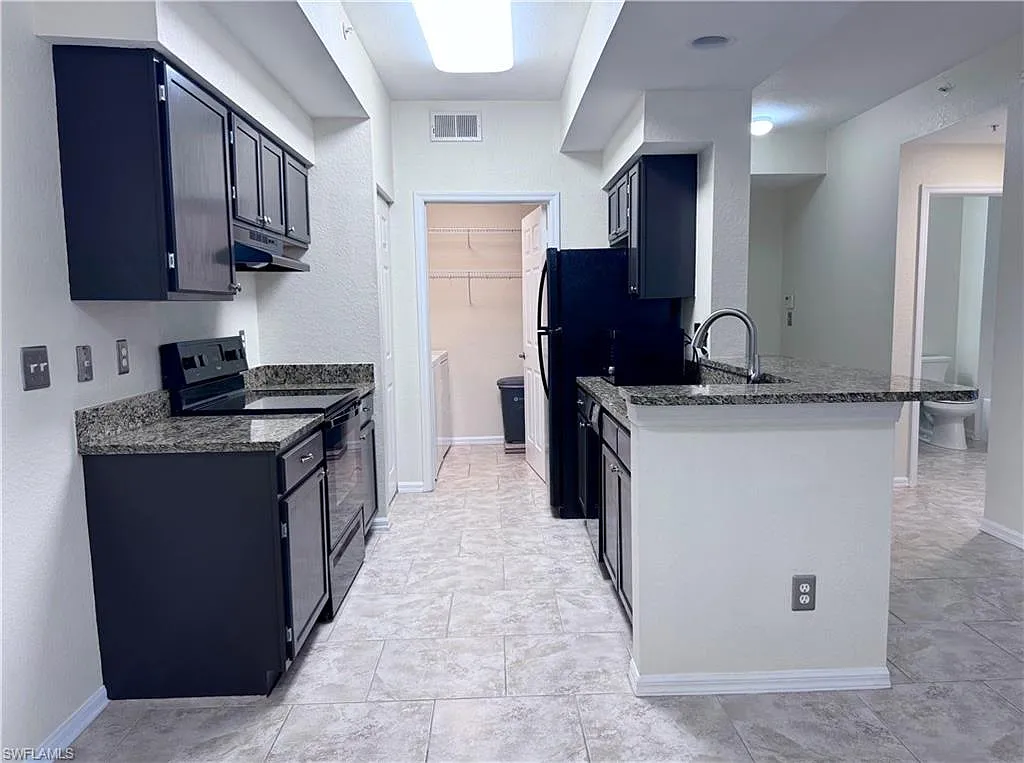 2 bed, 2.0 bath, 1020 sqft, $1,900 — Photo 3