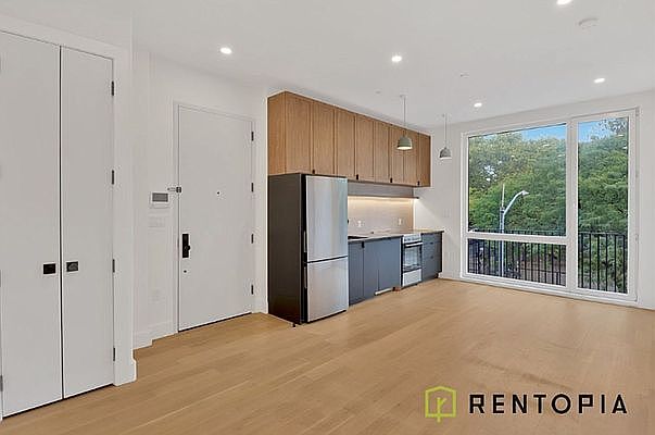 1st image of 420 Tompkins Ave #1A