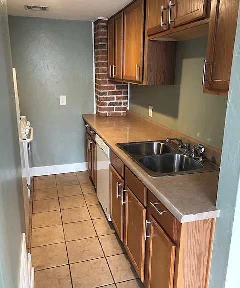 200 NW 24th St #4 — Photo 7