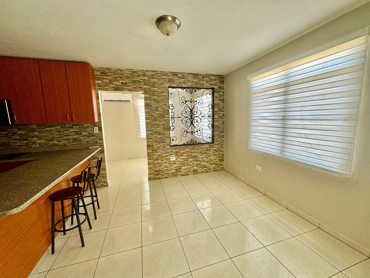 4 bed, 1705 sqft, $2,900 — Photo 4