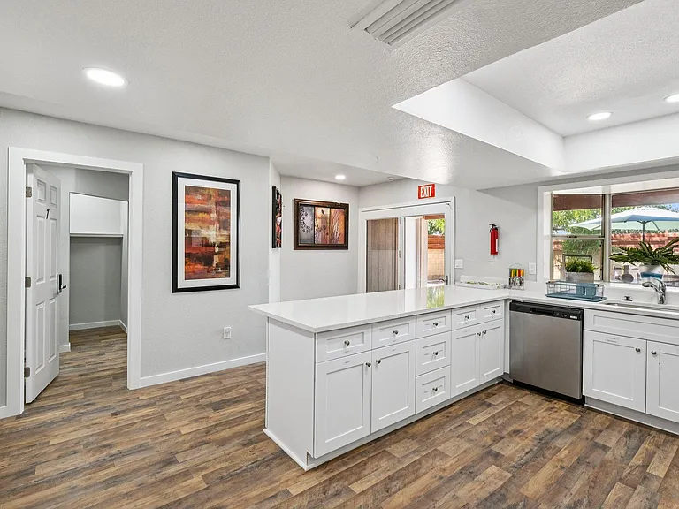 Kitchen Pic 2