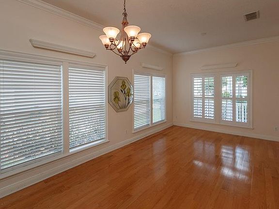 5th image of 607 Lake Harbor Cir