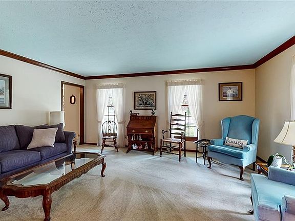 5th image of 33163 Seneca Dr