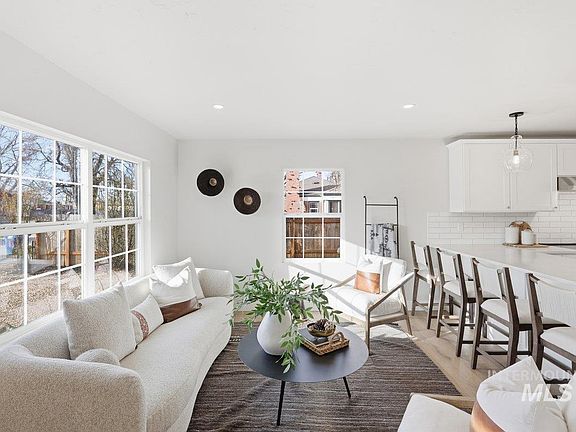 5th image of 2310 W Frederic St