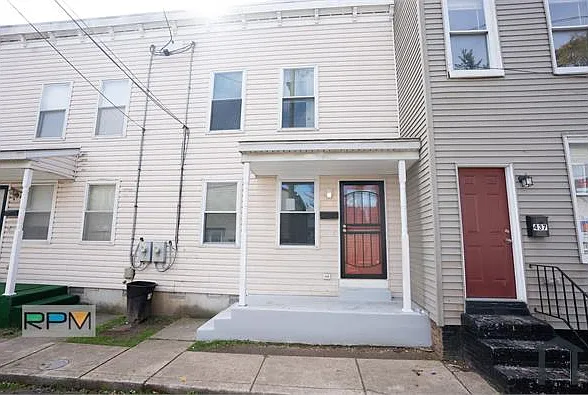 3 bed, $1,850 — Photo 2