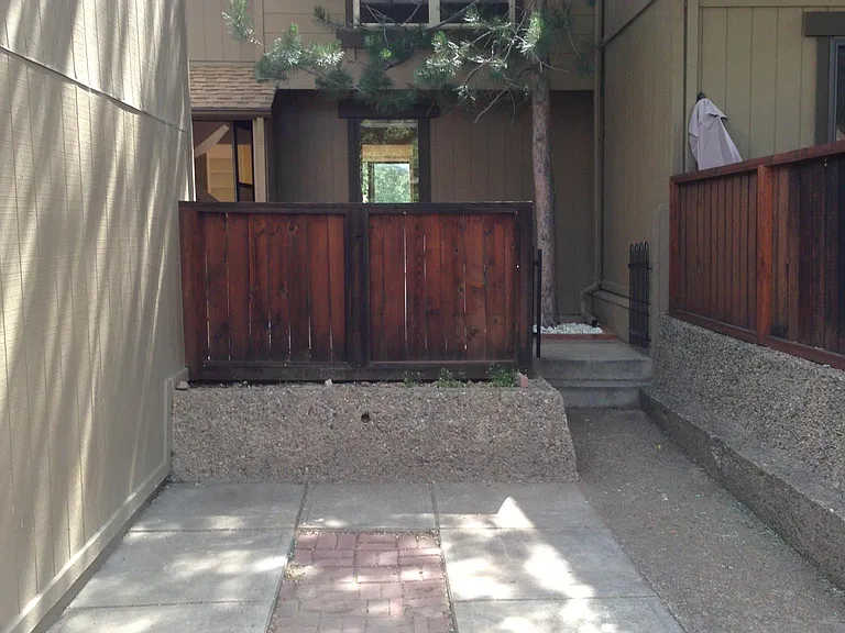 4472 Greenbriar Blvd — Photo 2