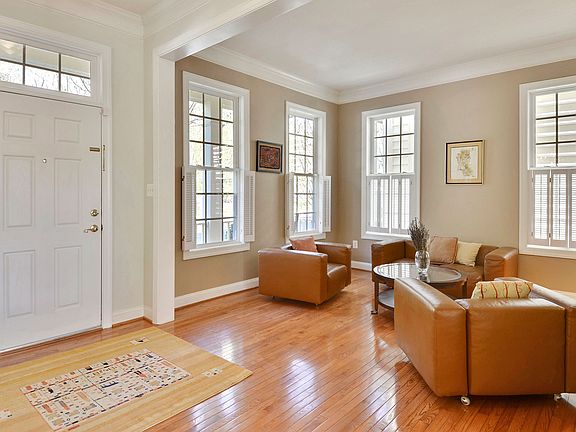 4th image of 510 Nirvana St