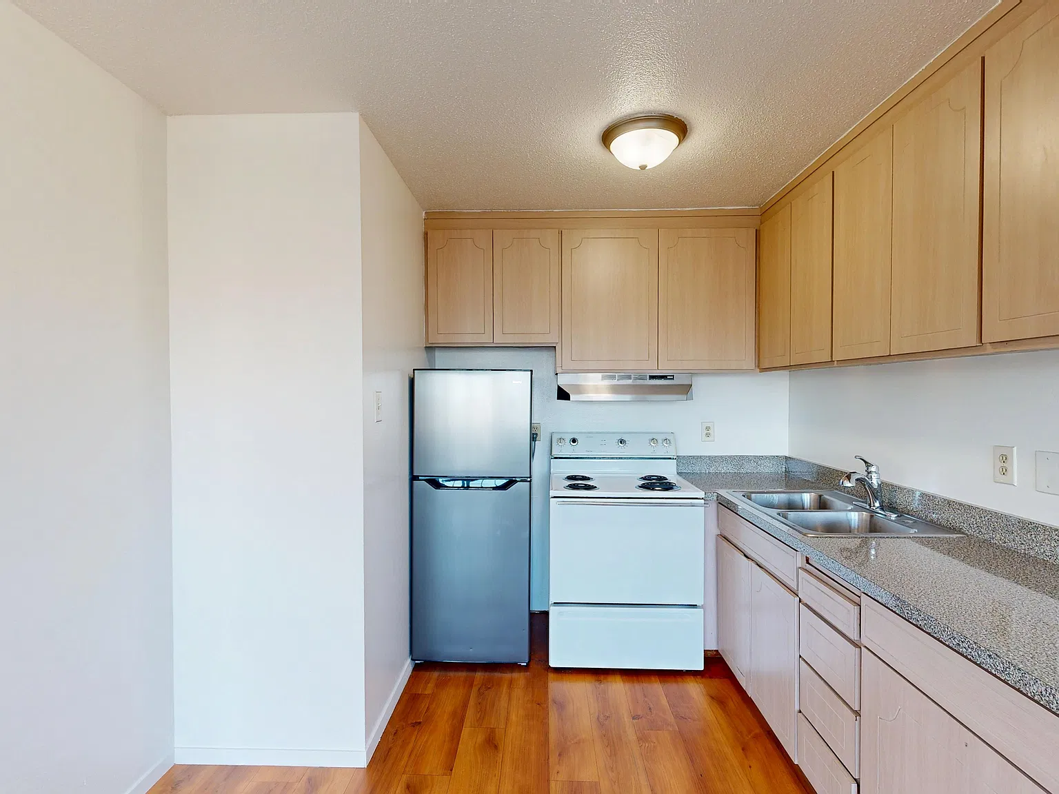 600 Oak Street — Photo 4