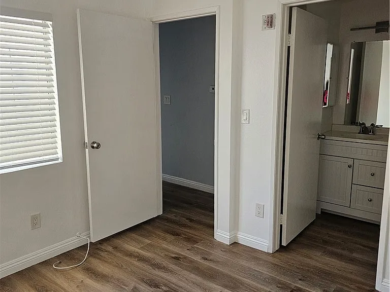 7900 Woodman Ave #105 — Photo 18