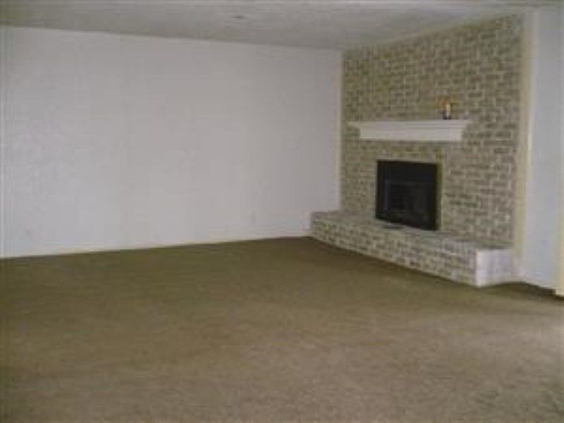 2nd image of 1005 Manitoba Dr