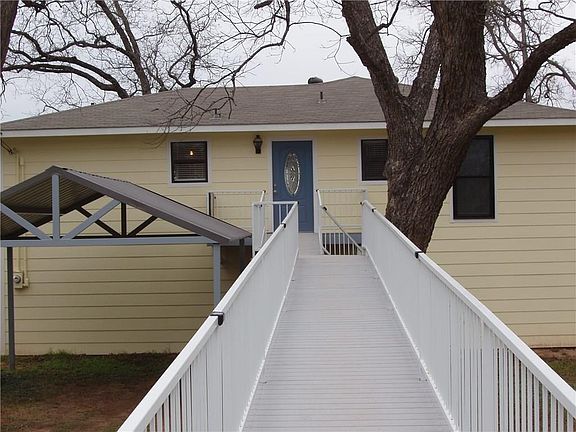 Front yard with ramp up to front door.