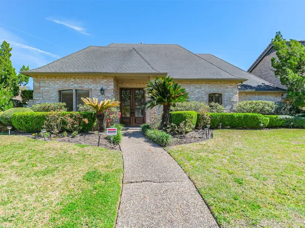 1715 Woodland Park Dr, Houston, TX 77077