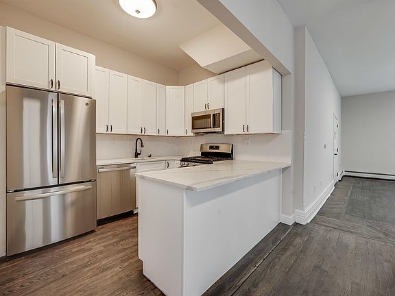 2nd image of 486 Bramhall Ave #1