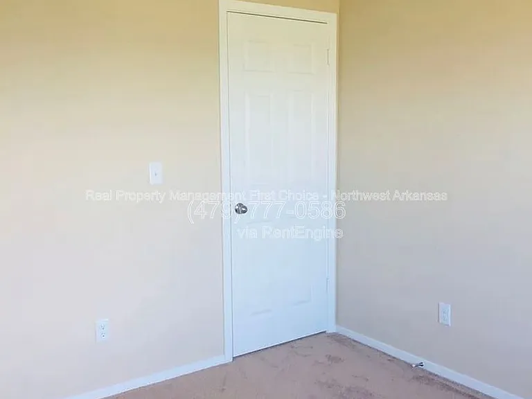 1013 Ethan James St — Photo 13