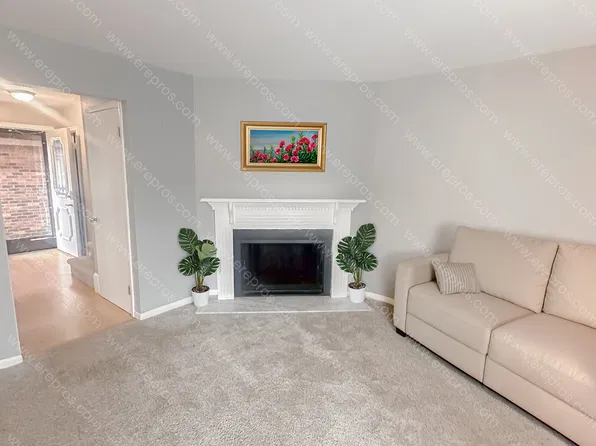 8494 Pepper Ridge Dr, Grand Blanc, MI 48439