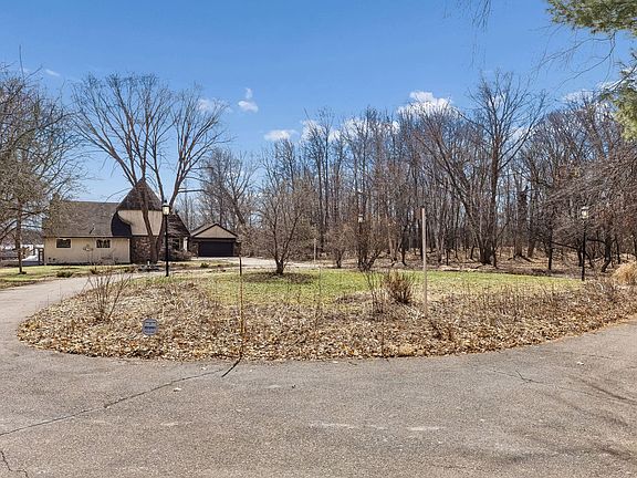 3rd image of 2830 Crescent Rd