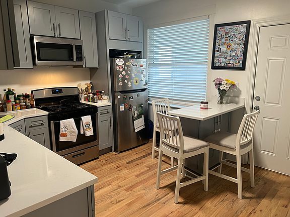2nd image of 2241 W Augusta Blvd #3R