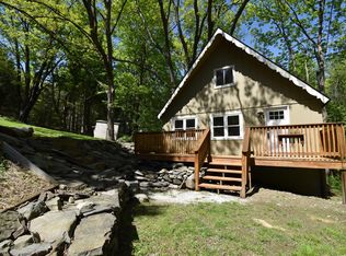 104 Homestead Dr, Dingmans Ferry, PA 18328