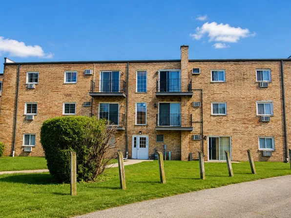 171 W Elk Trl, Carol Stream, IL