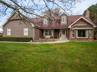 S22W27514 Fenway Dr S, Waukesha, WI 53188