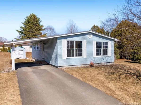 24 McLaren Cres, Nackawic, NB E6G 1C7