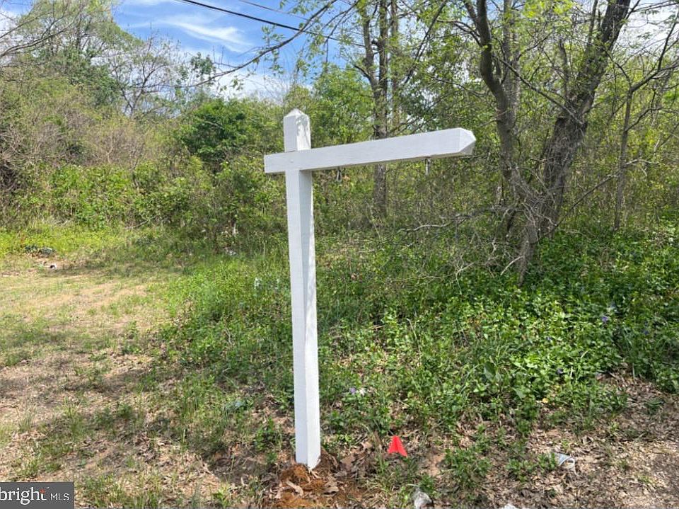 2nd image of 2664 Carver Rd