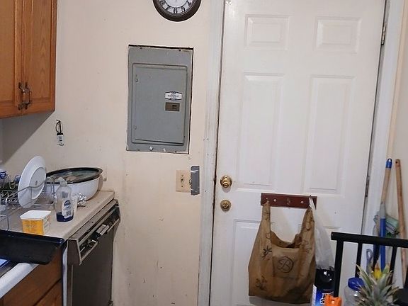 3rd image of 128 N 18th St