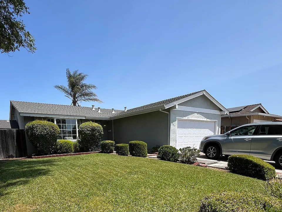 341 Avenida Pinos