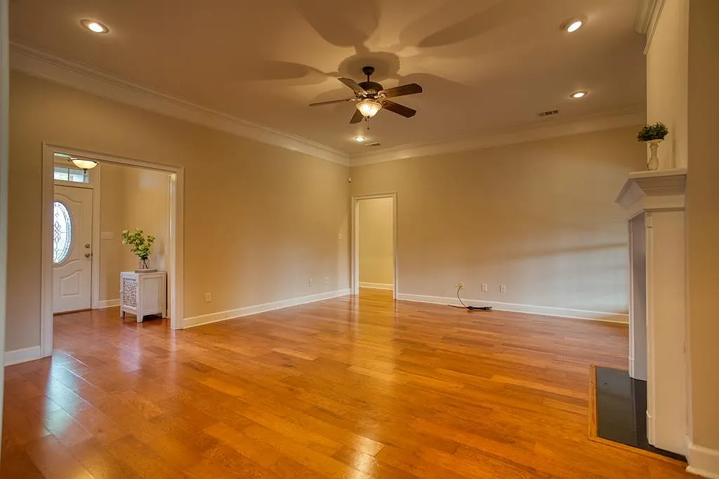 4 bed, 2775 sqft, $2,200 — Photo 4