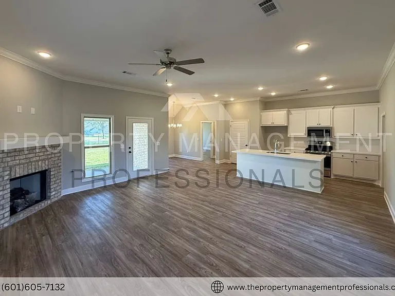 563 Patrick Farms Dr — Photo 7