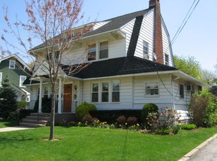 20 Thompson Pl UNIT 2, Lynbrook, NY 11563