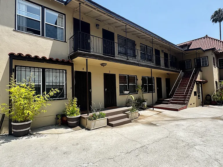 1751 Winona Blvd #6 — Photo 12