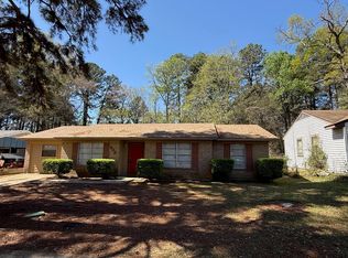 909 Lawrence Dr, Longview, TX 75604