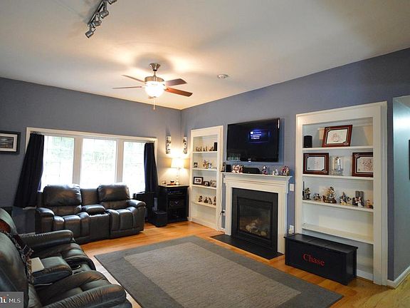 5th image of 212 Laurel Dr