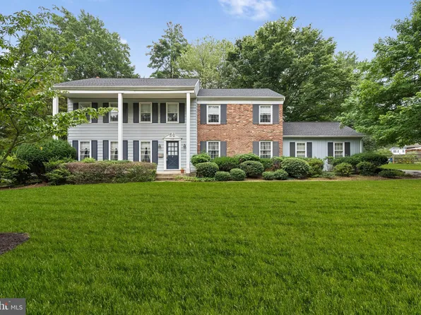 256 Carriage Hill Dr, Moorestown, NJ 08057