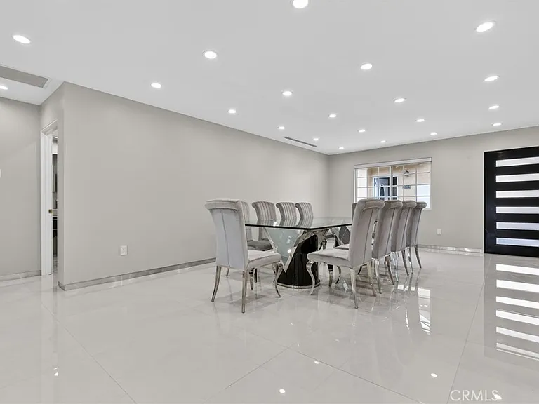 10510 Helendale Ave — Photo 17
